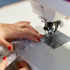 L'histoire de la machine à coudre - 🧵Coursdecouture.org🪡